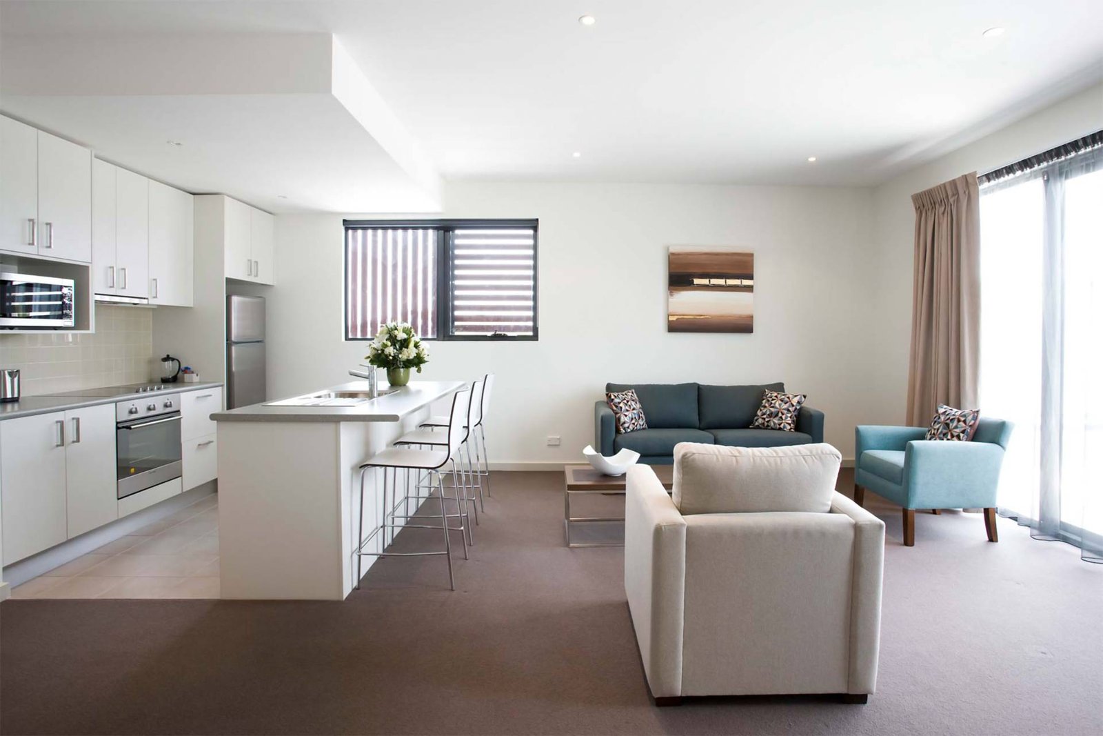 1384543680 interior 33